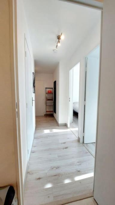 Cosy Home 2, 2 Chambres, 6 Personnes, 3 Min Gare, Parking Cergy Kültér fotó